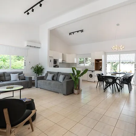 Adela Coral-bay 3b, Private Pool, Seaside Villa Peyia