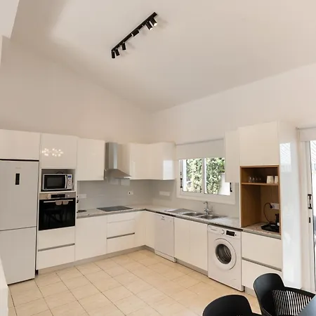 Adela Coral-bay 3b, Private Pool, Seaside Peyia